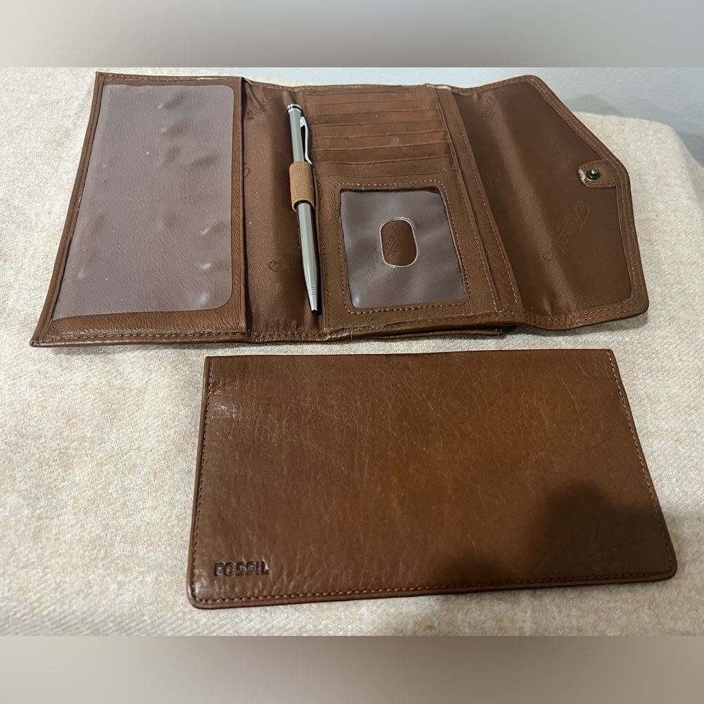 Euc Fossil Leather Wallet With A Removable Checkb… - image 5